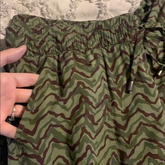 3/$25 Ladies 8/10 pants NWOT - Picture 3 of 9